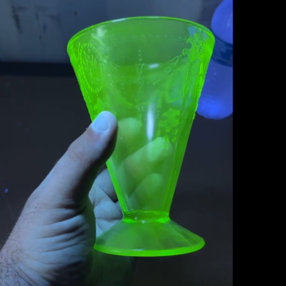 All GLOW SHARE SHOW!! Tray is Open! - Picture 3 of 4